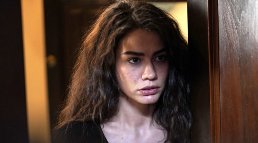 Io Sono Farah I Canale 5 - 1a Tv Demet Özdemir (Farah Ersadi) Credits Rete In Rete