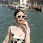 Lily Collins A Venezia In Emily In Paris 5 Credits Netflix