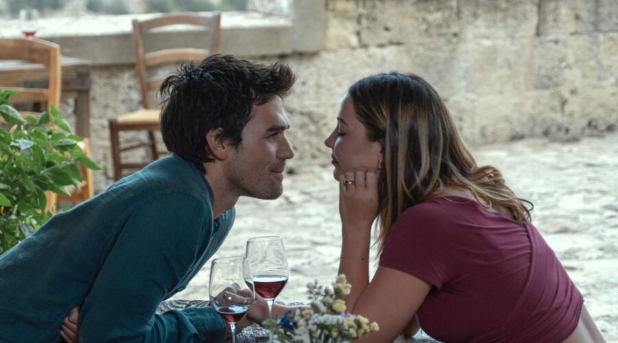 Madelyn Cline E Kj Apa Cast Di The Map That Leads To You Credits Prime Video