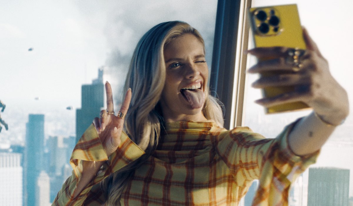 Sara Sampaio È Eva Teschmacher In Superman Credits Warner