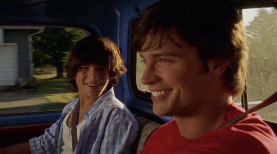 Tyler Posey E Tom Welling In Smallville Credits Prime Video