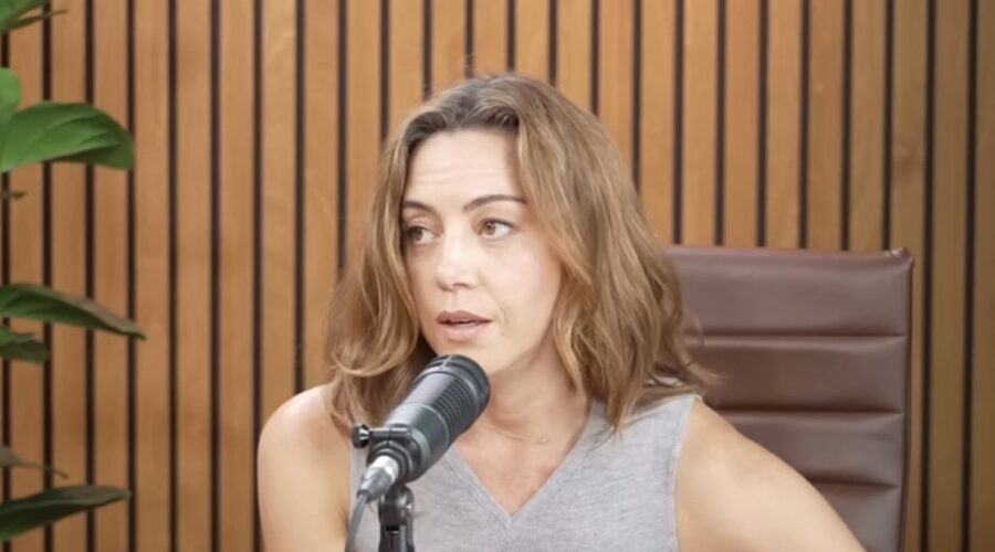 Aubrey Plaza Nel Podcast Good Hang Credits Youtube