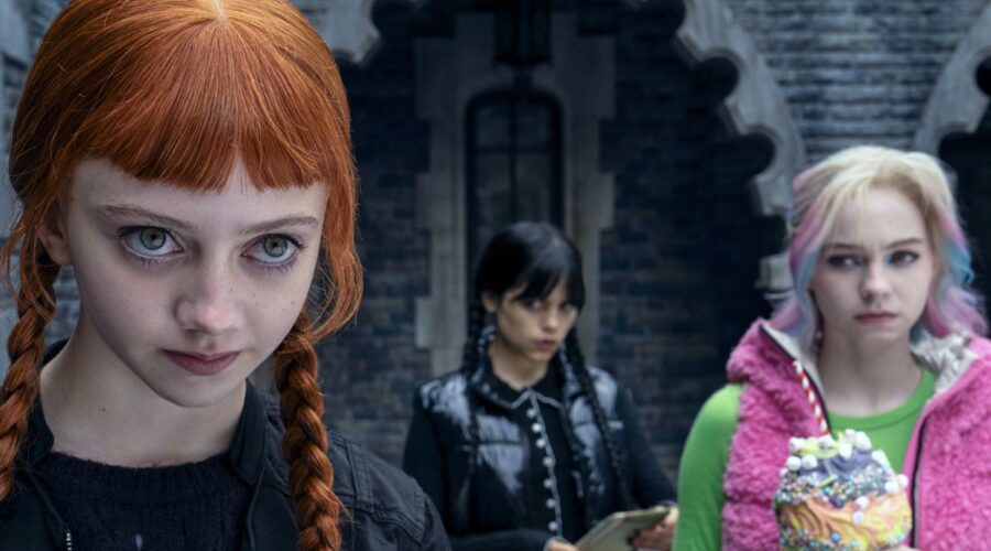 Evie Templeton, Emma Myers E Jenna Ortega In Mercoledì 2 Credits Netflix