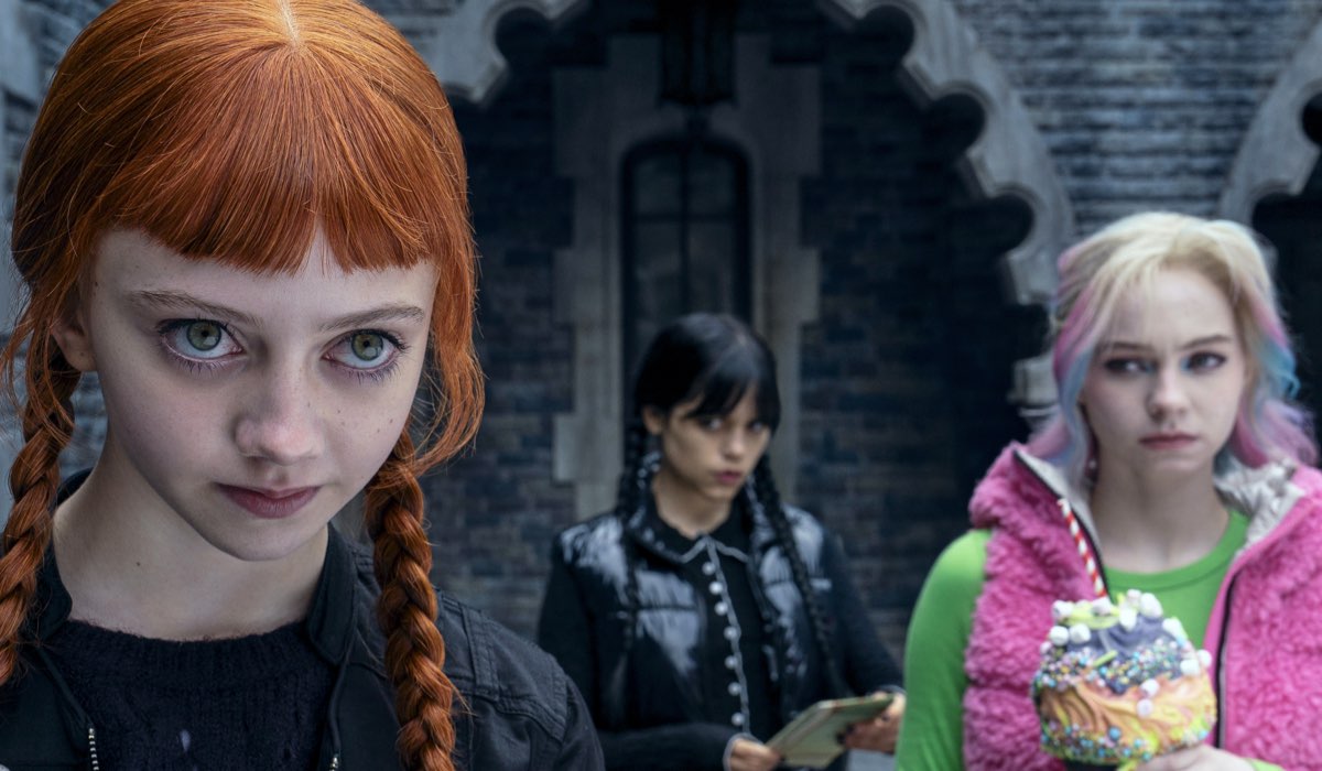 Evie Templeton, Emma Myers E Jenna Ortega In Mercoledì 2 Credits Netflix