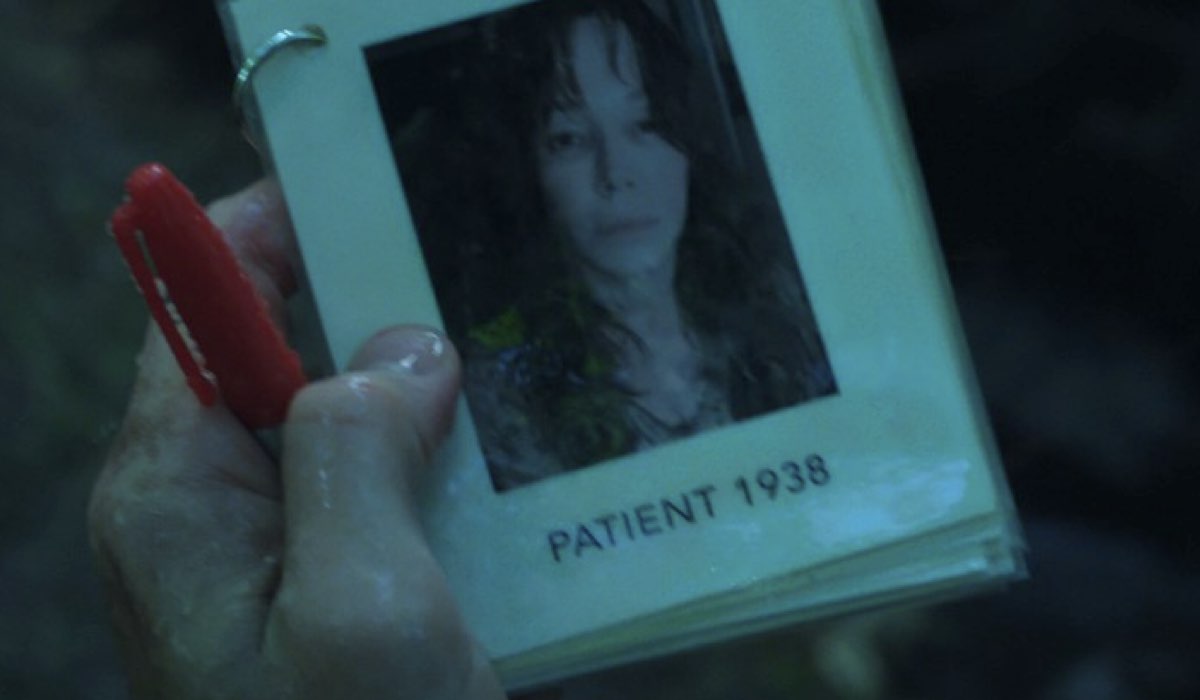 Frances O Connor In Foto Mercoledì 2 Episodio 5 Credits Netflix