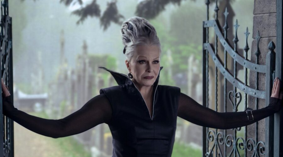 Joanna Lumley As Grandmama Hester Frump In Mercoledì 2 Credits Netflix