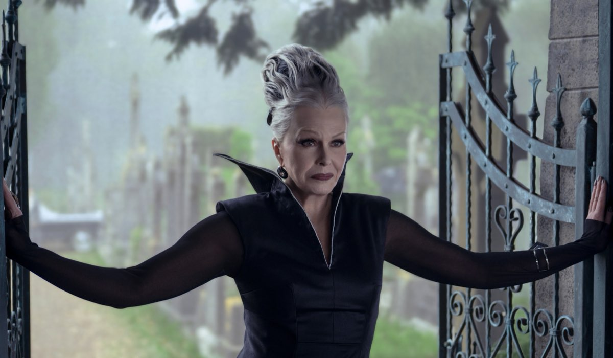 Joanna Lumley As Grandmama Hester Frump In Mercoledì 2 Credits Netflix