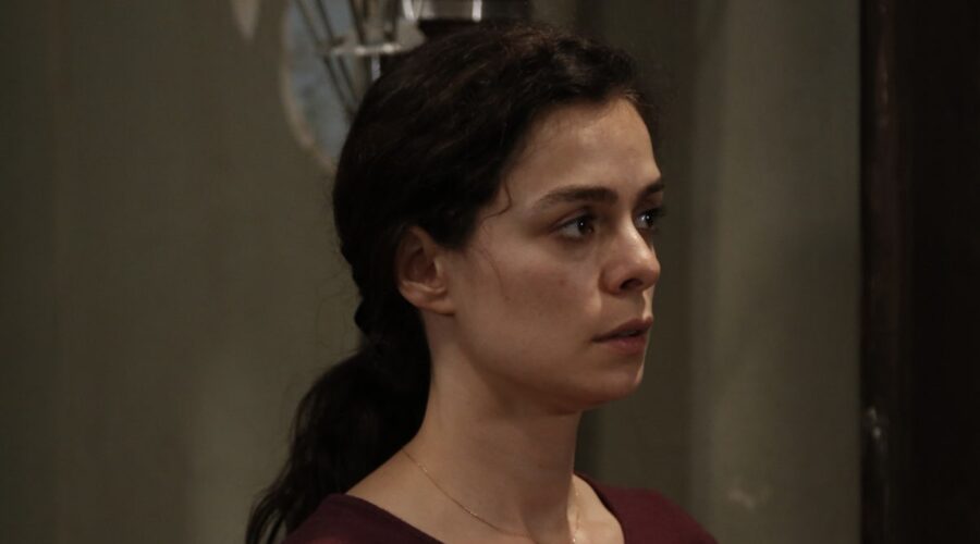 La Forza Di Una Donna I Canale 5 - 1a Tv Özge Özpirinçci (Bahar Çesmeli) Credits Rete In Rete