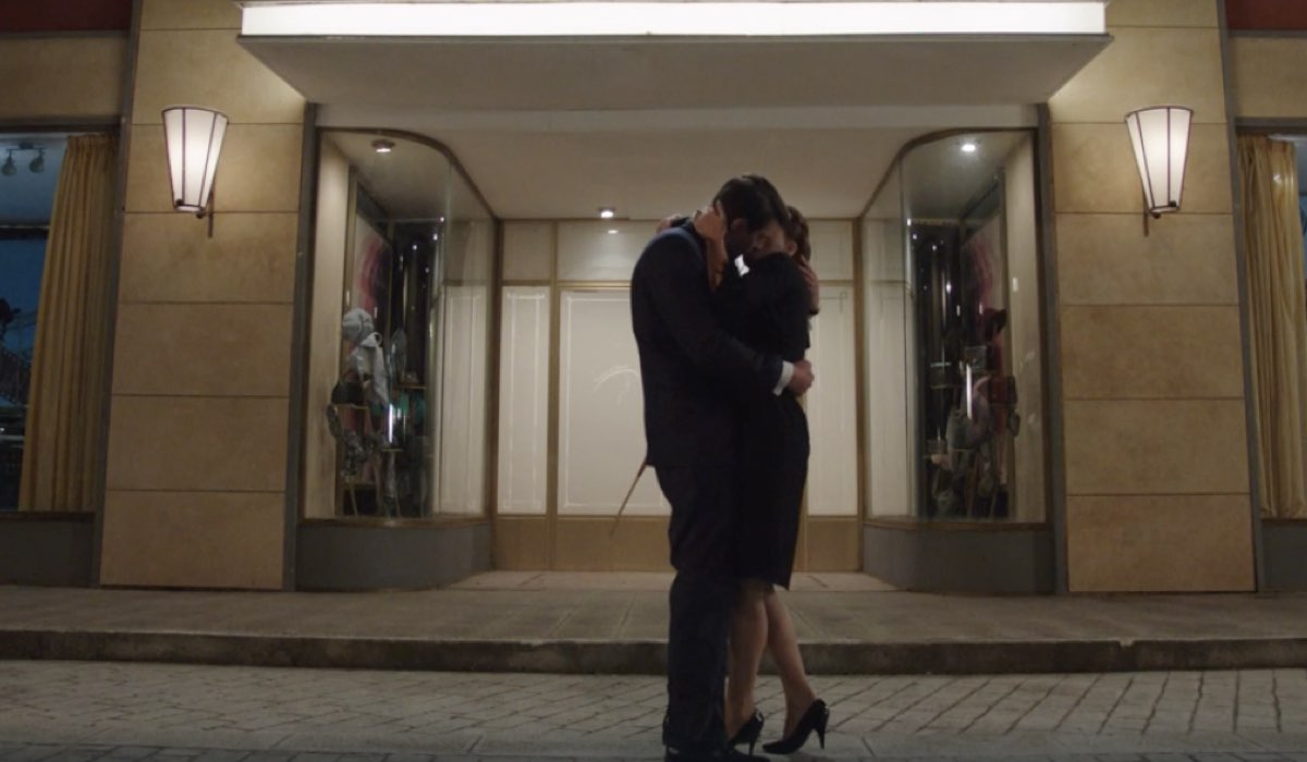 Da sinistra: Pietro Masotti (Marcello Barbieri) e Vanessa Gravina (Adelaide di Sant'Erasmo) in una scena della puntata 4 de “Il Paradiso Delle Signore 10”. Credits: Rai.