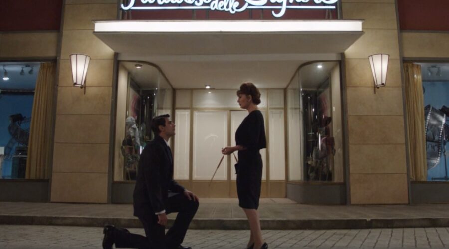 Da sinistra: Pietro Masotti (Marcello Barbieri) e Vanessa Gravina (Adelaide di Sant'Erasmo) in una scena della puntata 4 de “Il Paradiso Delle Signore 10”. Credits: Rai.