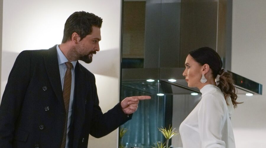 Forbidden Fruit Ii Canale 5 - 1a Tv Sevval Sam (Ender Tasdemir) And Onur Tuna (Alihan Tasdemir) Credits Rete In Rete