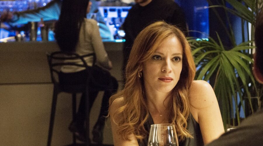 Laura Adriani (Flaminia Cappiello) in una scena dell'episodio 2 di “Balene - Amiche per sempre”. Credits: Rai.