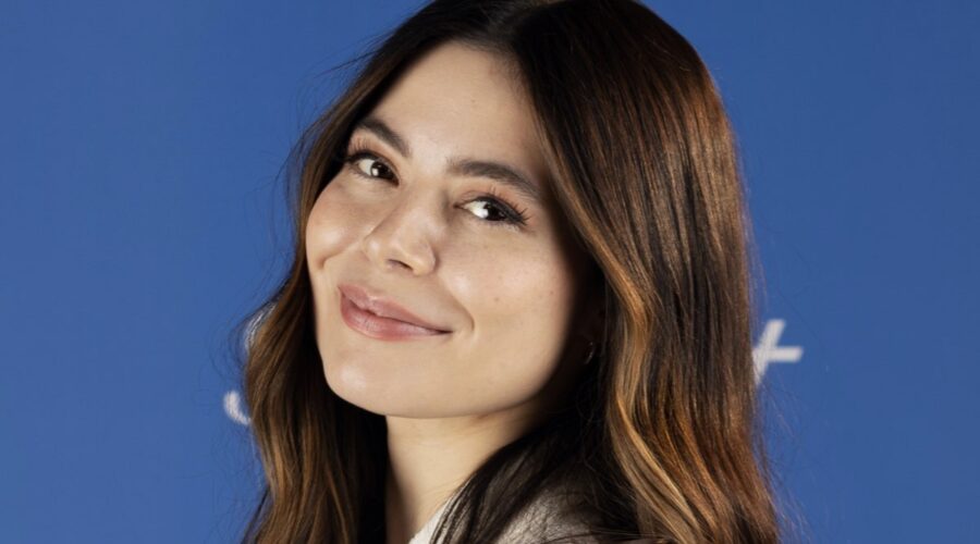 Miranda Cosgrove In Una Foto Promozionale Di Icarly Credits Paramount Plus