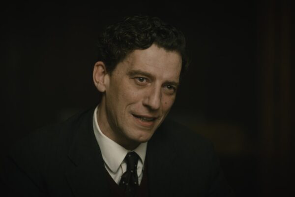 Maurizio Lastrico in una scena della fiction ”Prima di noi”. Credits: Rai.