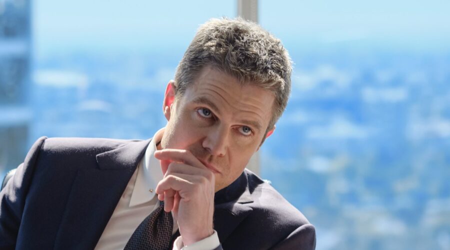 Stephen Amell In Suits - L.a. Credits Sky E Now