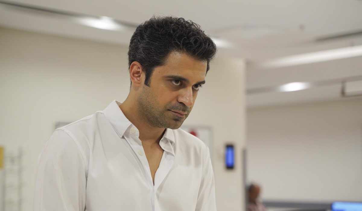 Burak Deniz (Kenan Ozturk) in una scena di “Another Love”. Credits: Mediaset Infinity.