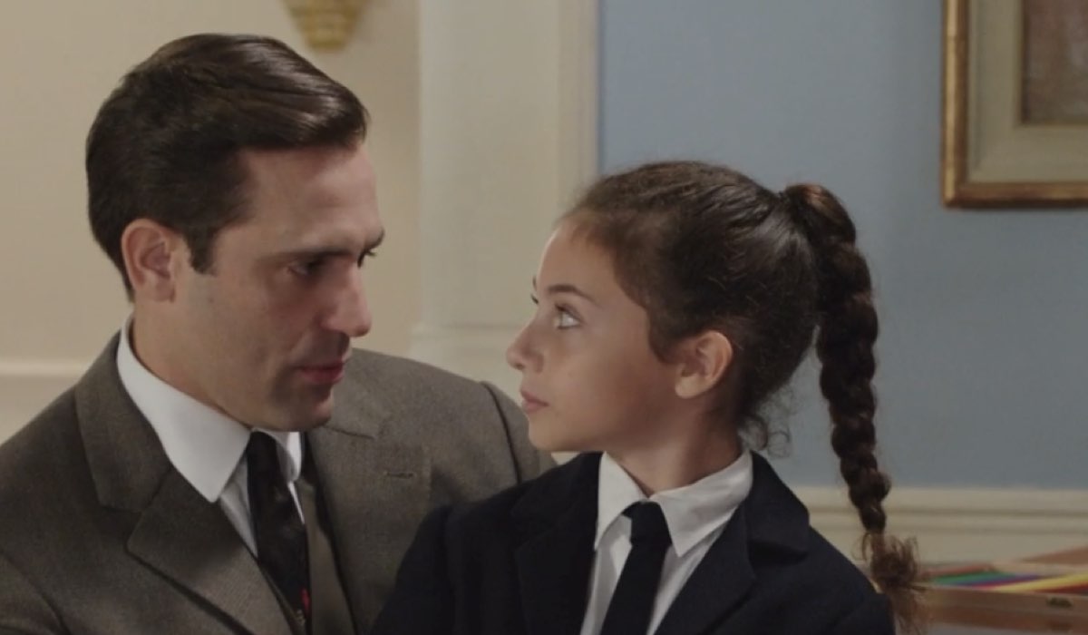 Da sinistra: Thomas Santu (Enrico Proietti) e Elisa Quaranta (Anita Proietti) in una scena della puntata 37 de “Il Paradiso Delle Signore 10”. Credits: Rai.