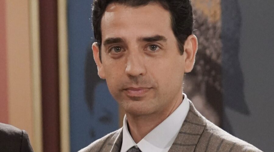 Luca Ferrante (Gianlorenzo Botteri) in un posato per “Il Paradiso Delle Signore 10”. Credits: Rai.