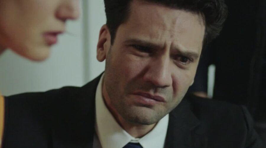Ilgaz (Kaan Urgancıoğlu) In Una Scena Di Segreti Di Famiglia 6-10 Ottobre Credits Mediaset Infinity