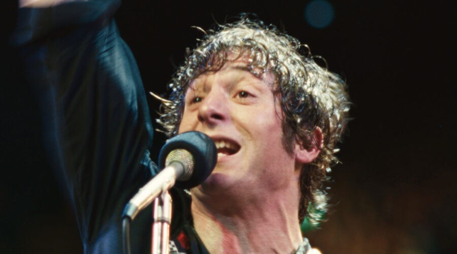 Jeremy Allen White In Springsteen Liberami Dal Nulla Credits Disney