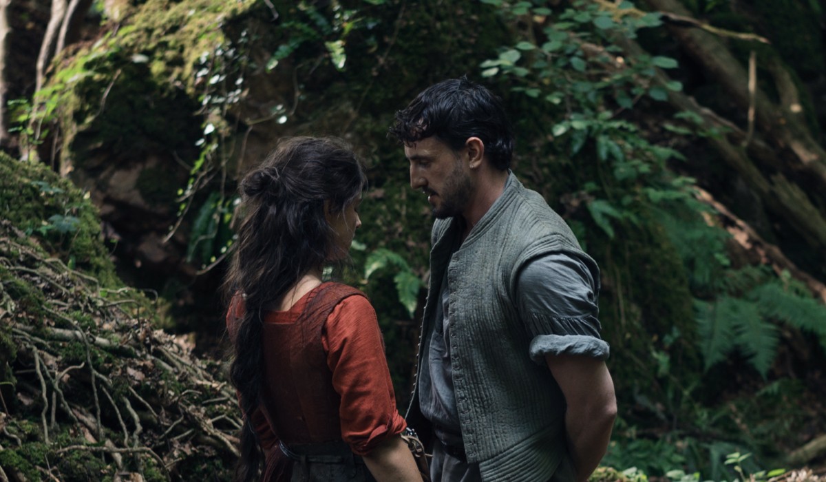 Jessie Buckley E Paul Mescal In Hamnet, A Focus Features Credits Agata Grzybowska