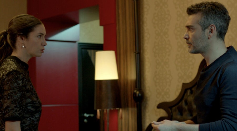 La Forza Di Una Donna Ii Canale 5 Ahu Yagtu (Piril), Caner Cindoruk (Sarp Çesmeli) Credits Rete In Rete