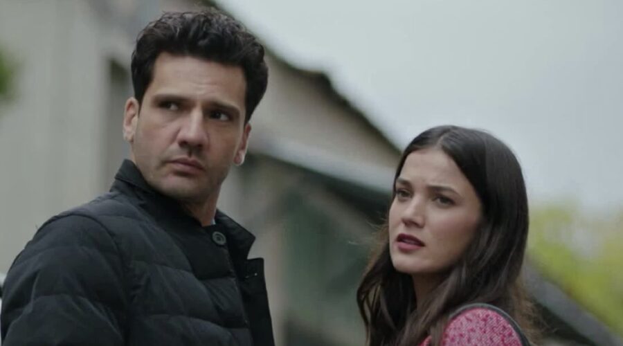 Pinar Deniz (Ceylin) E Kaan Urgancıoğlu (Ilgaz) In Una Scena Di Segreti Di Famiglia Credits Mediaset Infinity
