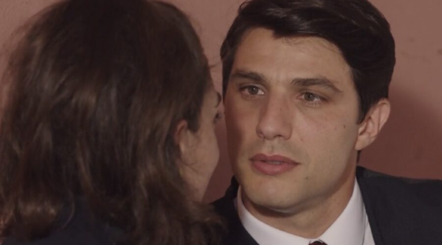 Da sinistra: Nicoletta Di Bisceglie (Rosa Camilli) e Pietro Masotti (Marcello Barbieri) in una scena della puntata 18 de “Il Paradiso Delle Signore 10”. Credits: Rai.