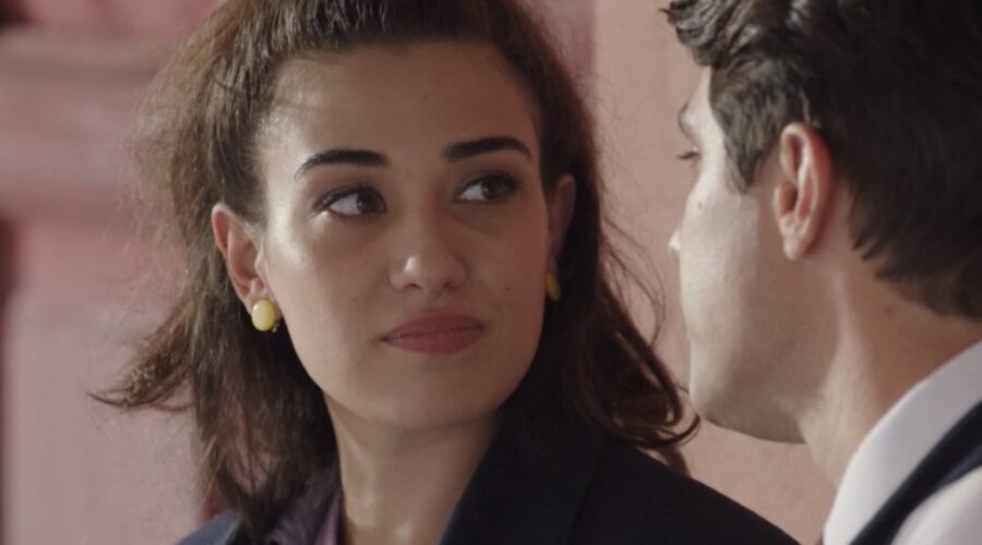 Da sinistra: Nicoletta Di Bisceglie (Rosa Camilli) e Pietro Masotti (Marcello Barbieri) in una scena della puntata 18 de “Il Paradiso Delle Signore 10”. Credits: Rai.