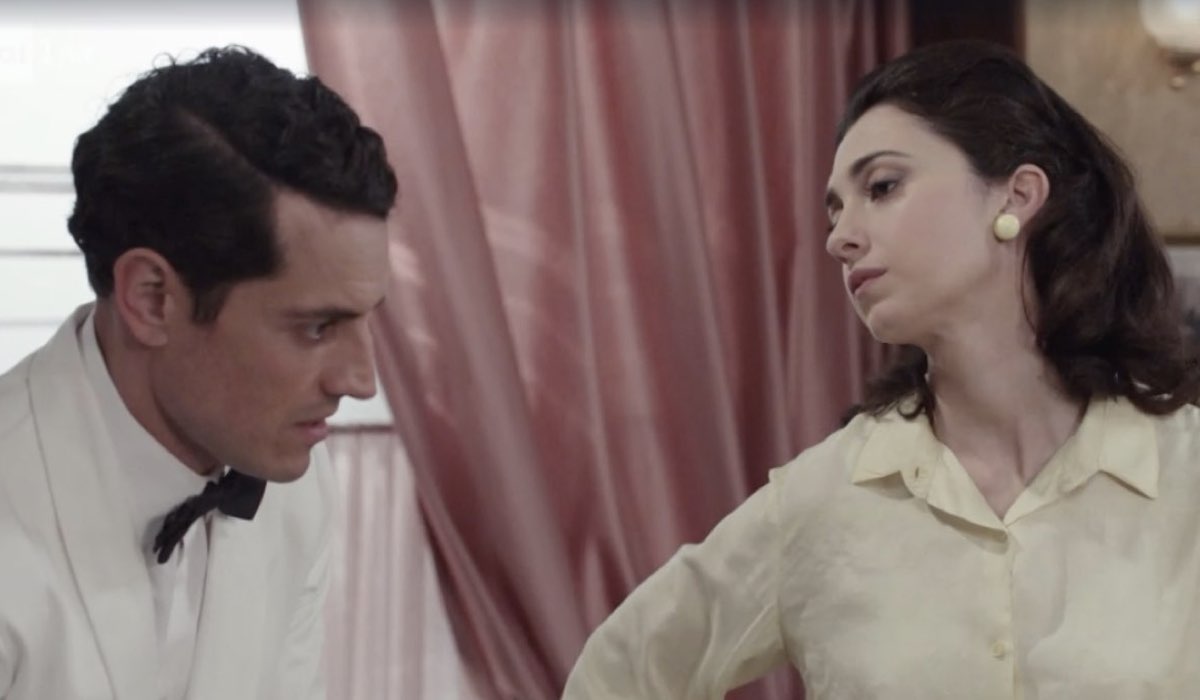 Emanuel Caserio (Salvatore Amato) e Clara Danese (Elvira Gallo) in una scena della puntata 11 de “Il Paradiso Delle Signore 10”. Credits: Rai.