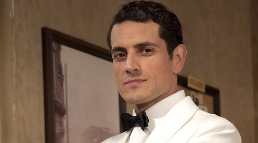 Emanuel Caserio (Salvatore Amato) in un posato per “Il Paradiso Delle Signore 10”. Credits: Rai.