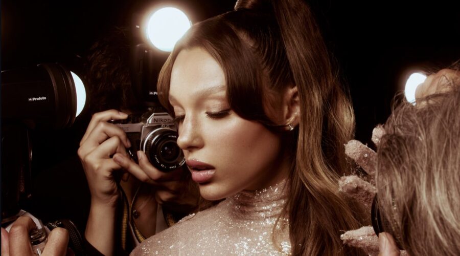 Sarah Toscano Photo Book Per Met Gala Credits Warner Music Italia