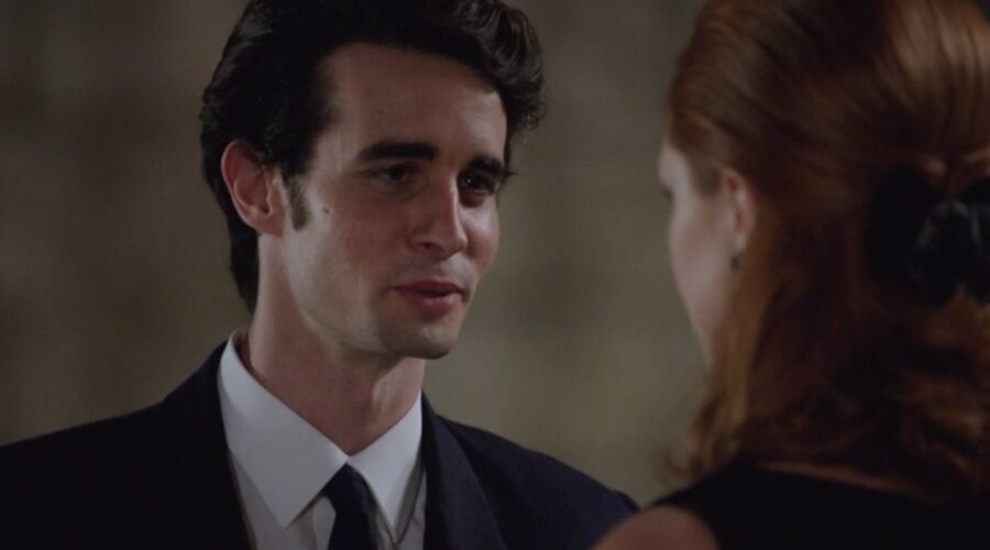 Da sinistra: Elia Marangon (Ettore Marchesi) e Arianna Amadei (Odile di Sant'Erasmo) in una scena della puntata 6 de “Il Paradiso Delle Signore 10”. Credits: Rai.