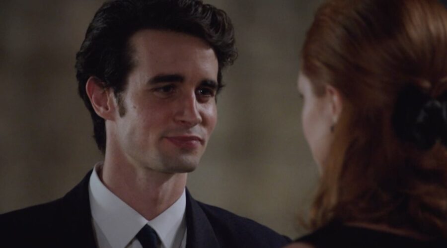 Da sinistra: Elia Marangon (Ettore Marchesi) e Arianna Amadei (Odile di Sant'Erasmo) in una scena della puntata 6 de “Il Paradiso Delle Signore 10”. Credits: Rai.