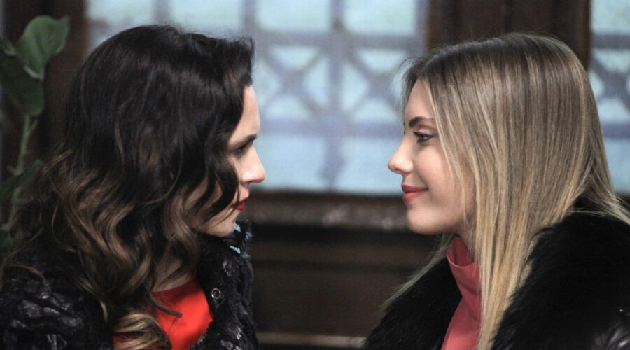 Forbidden Fruit Ii Canale 5 - 1a Tv Sevval Sam (Ender Tasdemir) And Eda Ece (Yildiz Argun) Credits Rete In Rete