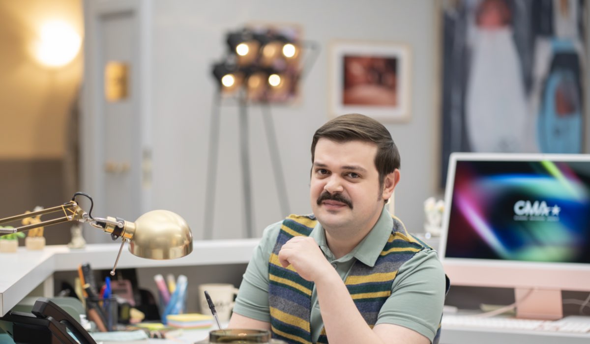 Francesco Russo (Pierpaolo Puglisi) in una scena di “Call My Agent - Italia 3”. Credits: Chiara Calabrò/Sky Italia.