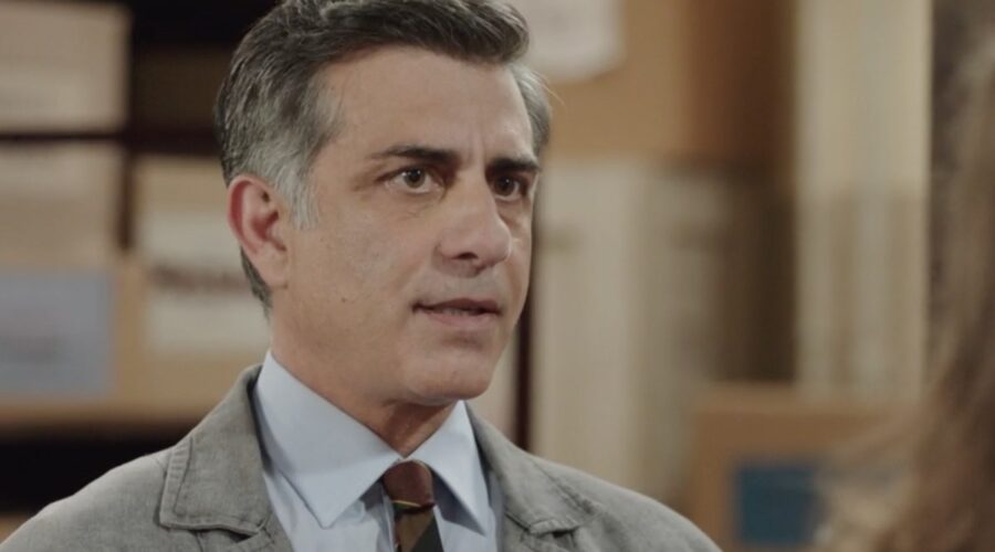 Simone Montedoro (Fulvio Rinaldi) in una scena della puntata 6 de “Il Paradiso Delle Signore 10”. Credits: Rai.