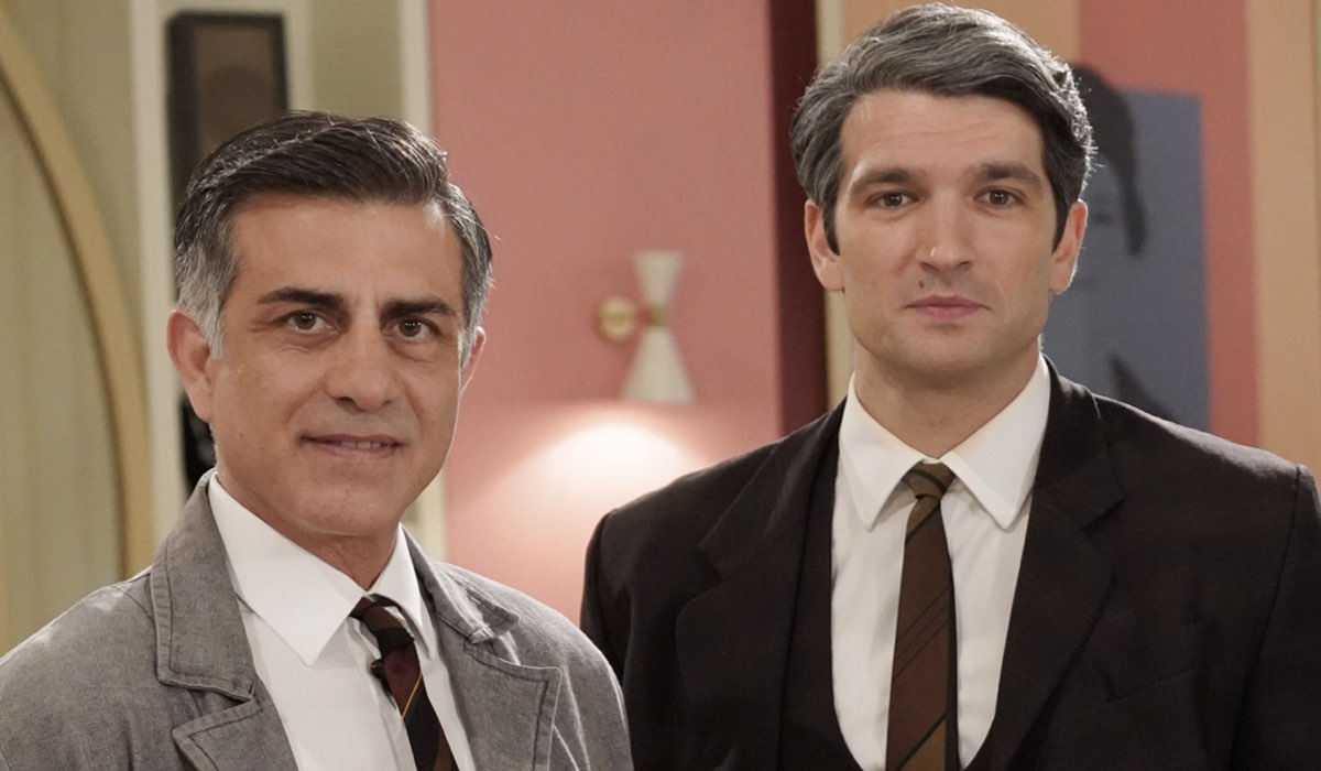 Da sinistra: Simone Montedoro (Fulvio Rinaldi) e Filippo Scarafia (Roberto Landi) in un posato per “Il Paradiso Delle Signore 10”. Credits: Rai.