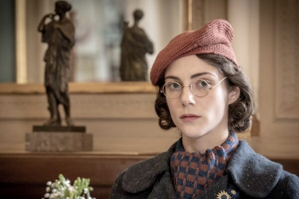 Maria Vera Ratti (Enrica Colombo)​​​​​​​​ in una scena de “Il Commissario Ricciardi 3”. Credits: Rai.