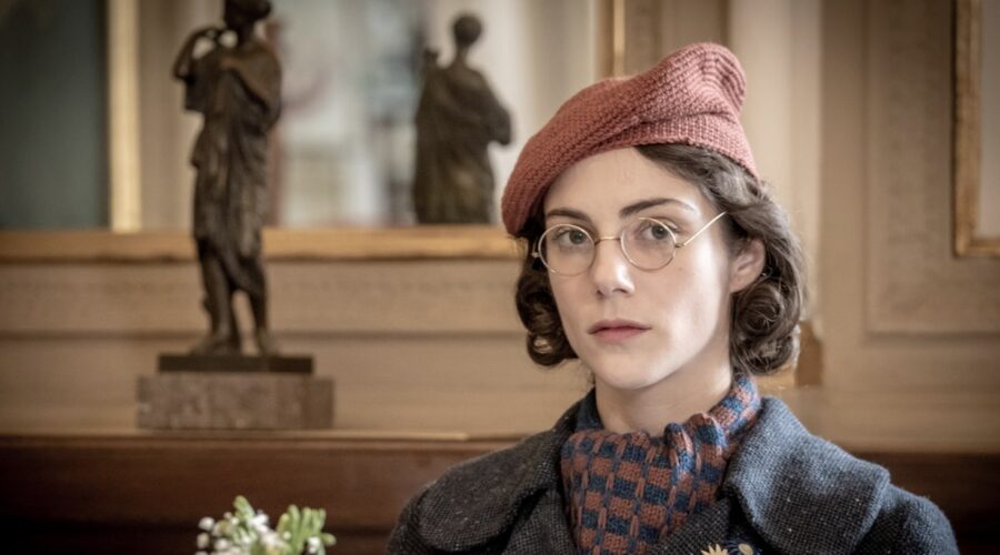 Maria Vera Ratti (Enrica Colombo) in una scena de “Il Commissario Ricciardi 3”. Credits: Rai.