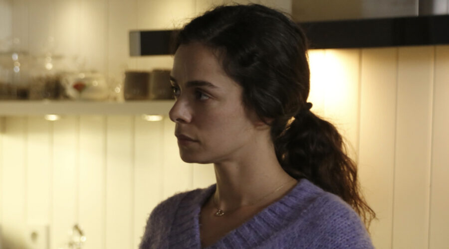 La Forza Di Una Donna Ii Canale 5 Özge Özpirinçci (Bahar Çesmeli) Credits Rete In Rete