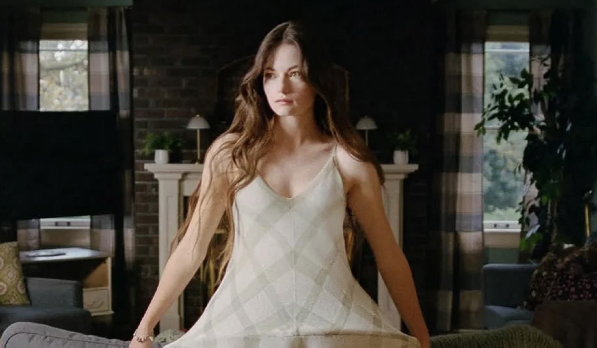 Mackenzie Foy In Posati Credits Kristin Ellis Via Instagram