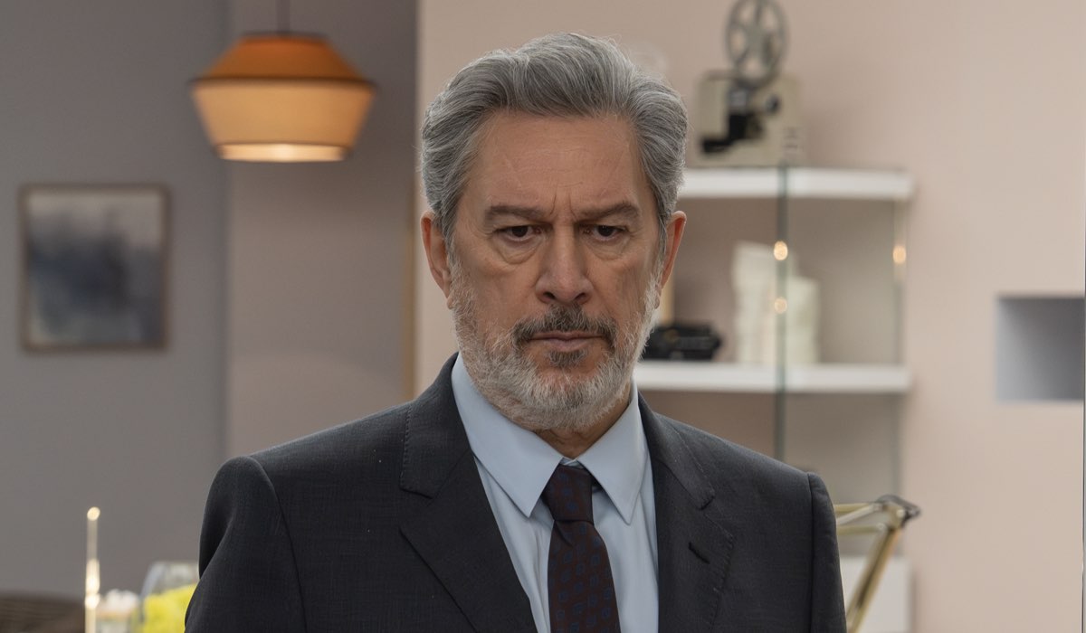 Michele Di Mauro (Vittorio Baronciani) in una scena di “Call My Agent - Italia 3”. Credits: Chiara Calabrò/Sky Italia.