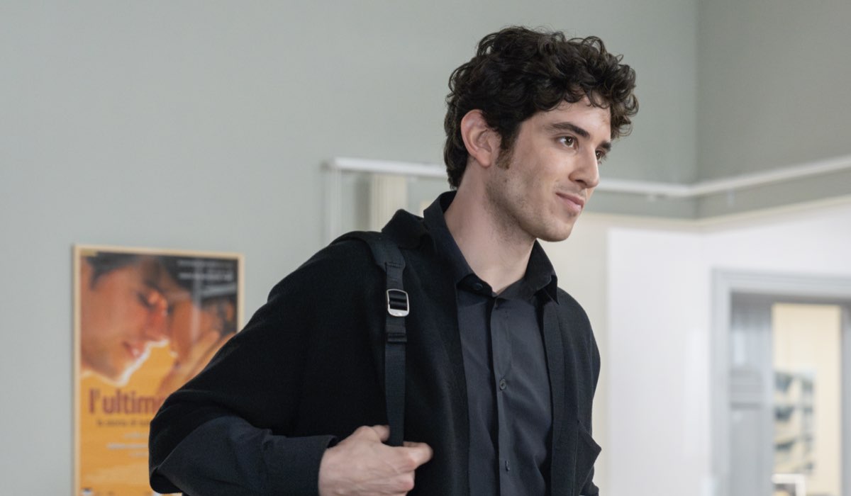 Nicolas Maupas (Nicolas Maupas) in una scena di “Call My Agent - Italia 3”. Credits: Chiara Calabrò/Sky Italia.