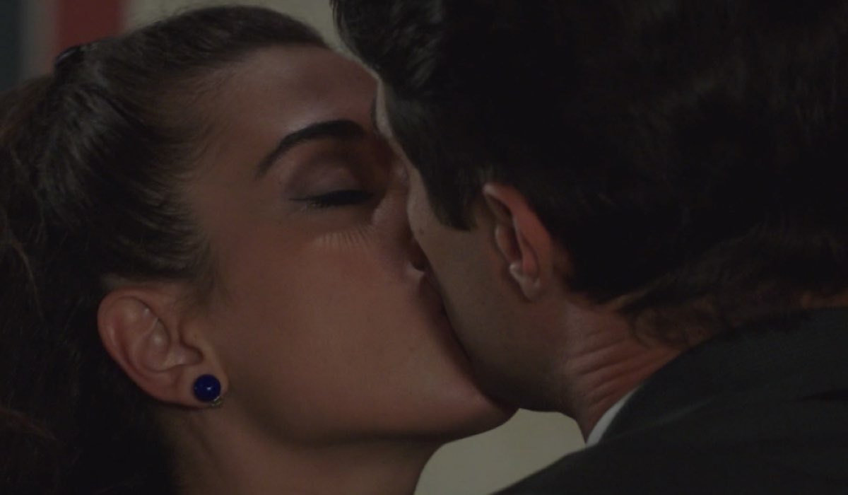 Da sinistra: Nicoletta Di Bisceglie (Rosa Camilli) e Pietro Masotti (Marcello Barbieri) in una scena della puntata 37 de “Il Paradiso Delle Signore 10”. Credits: Rai.