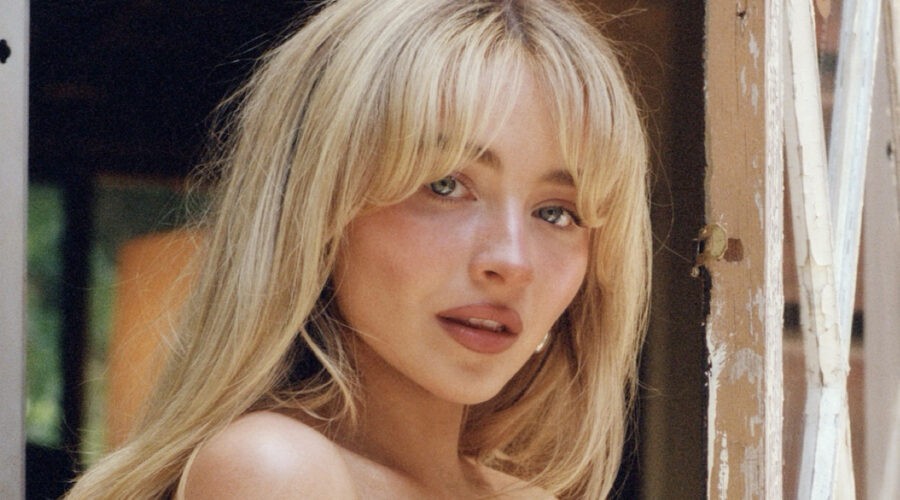 Sabrina Carpenter Posato Per Hitmaker Of The Year Credits Wordsforyou