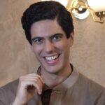 Vito Amato (Mimmo Burgio) in un posato per “Il Paradiso Delle Signore 10”. Credits: Rai.