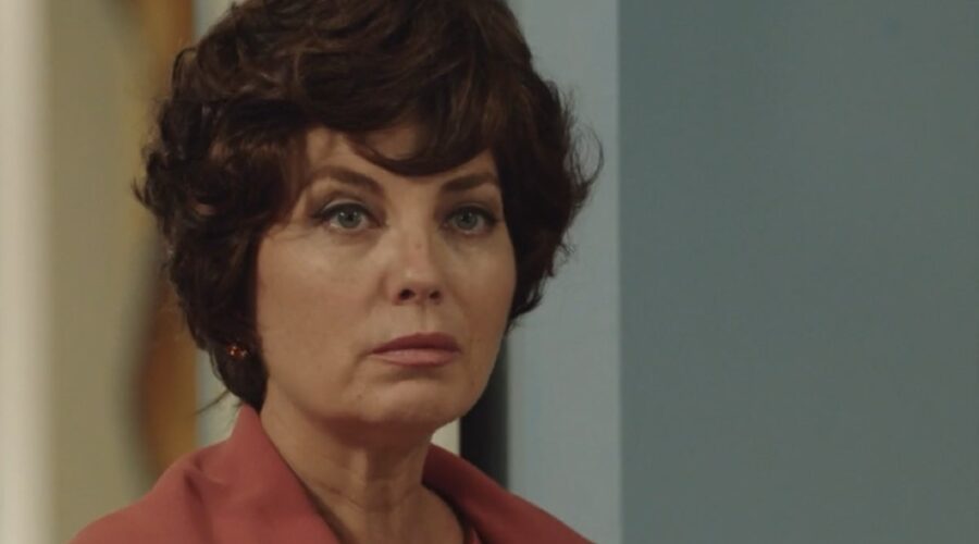 Vanessa Gravina (Adelaide di Sant'Erasmo) in una scena della puntata 61 de “Il Paradiso Delle Signore 10”. Credits: Rai.