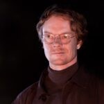 Alfie Allen (Rick) in una scena di “Girl Taken”. Credits: Girl Taken © Clapperboard/Paramount+. Fotografi: Unai Mateo/David Herranz.