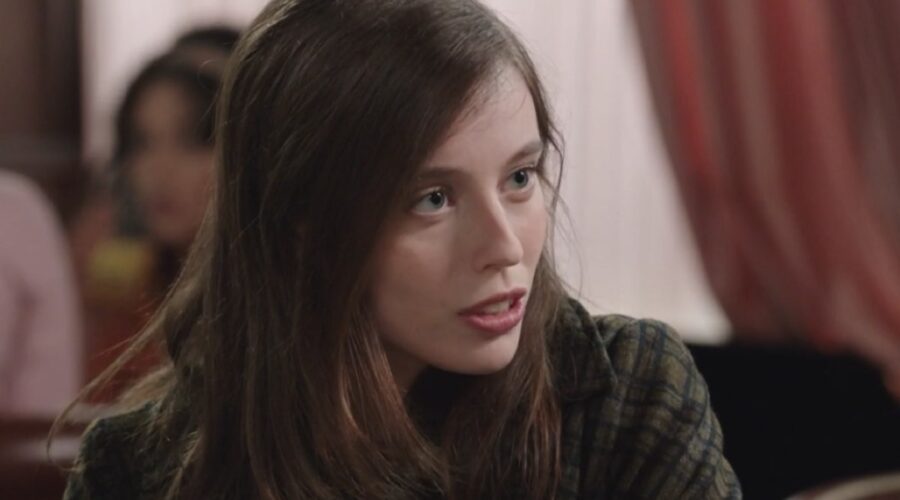 Sofia Pieroni (Chiara Brugnoli) in una scena della puntata 65 de “Il Paradiso Delle Signore 10”. Credits: Rai.